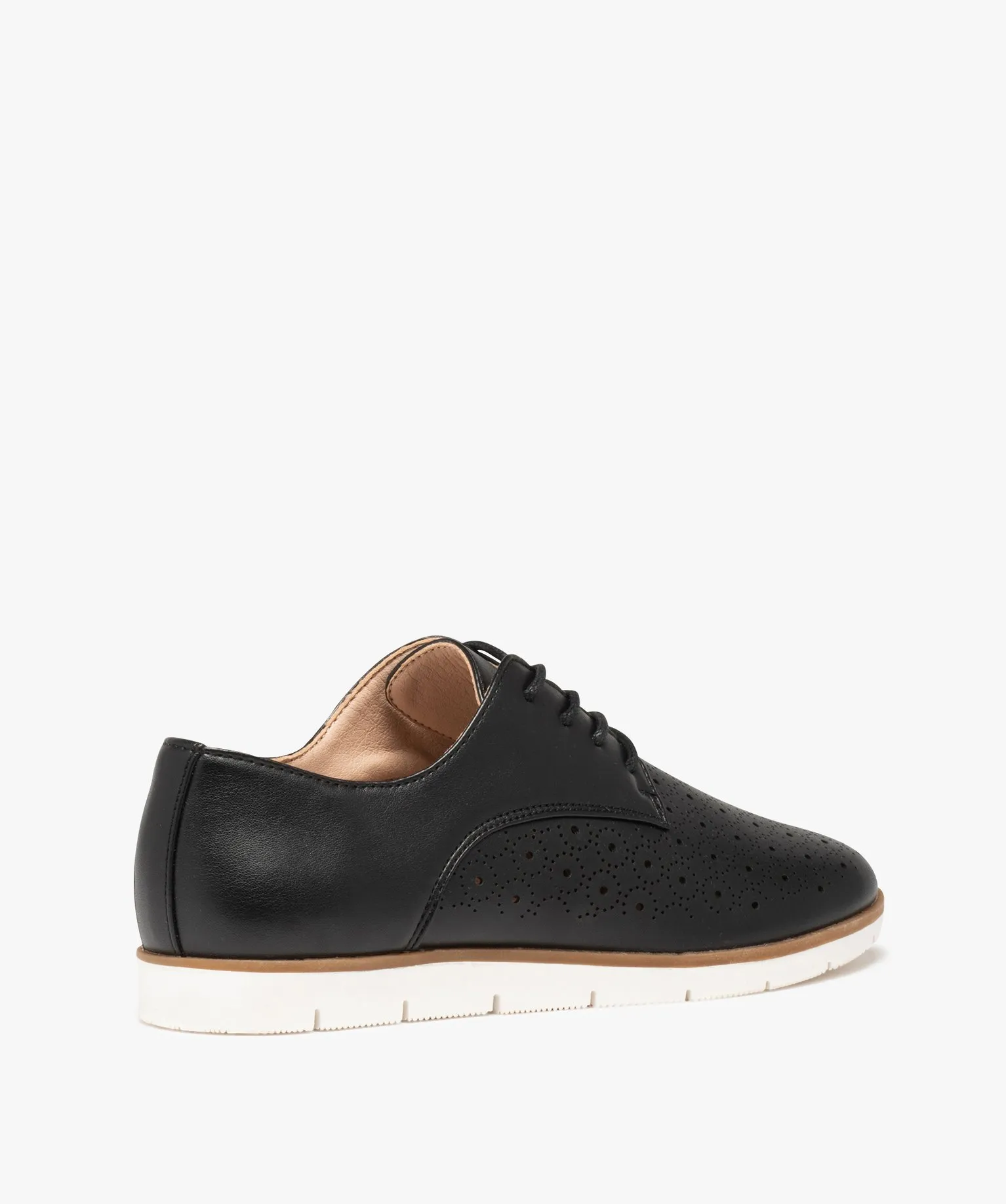 derbies femme a talon plat et dessus perfore noir derbies