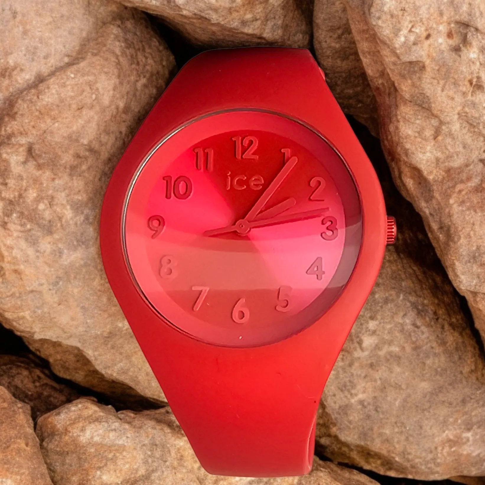 ICE-WATCH Femme Colour Lipstick - Rouge avec Bracelet en Silicone[ Small ]