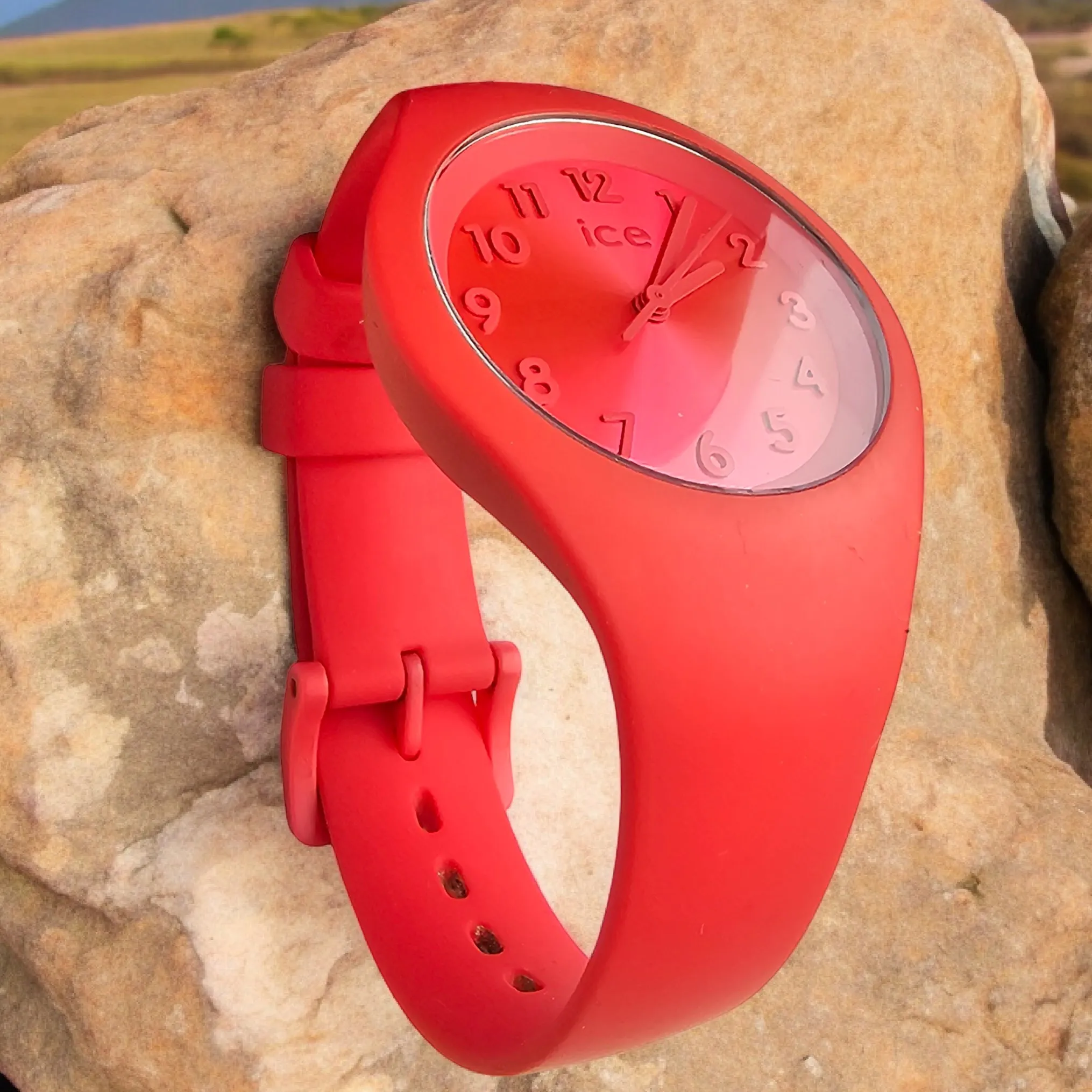 ICE-WATCH Femme Colour Lipstick - Rouge avec Bracelet en Silicone[ Small ]