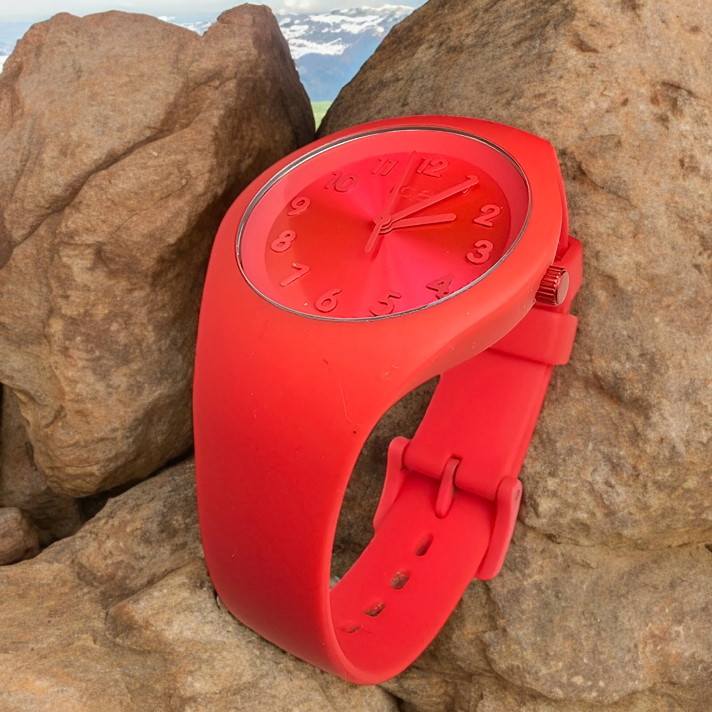 ICE-WATCH Femme Colour Lipstick - Rouge avec Bracelet en Silicone[ Small ]