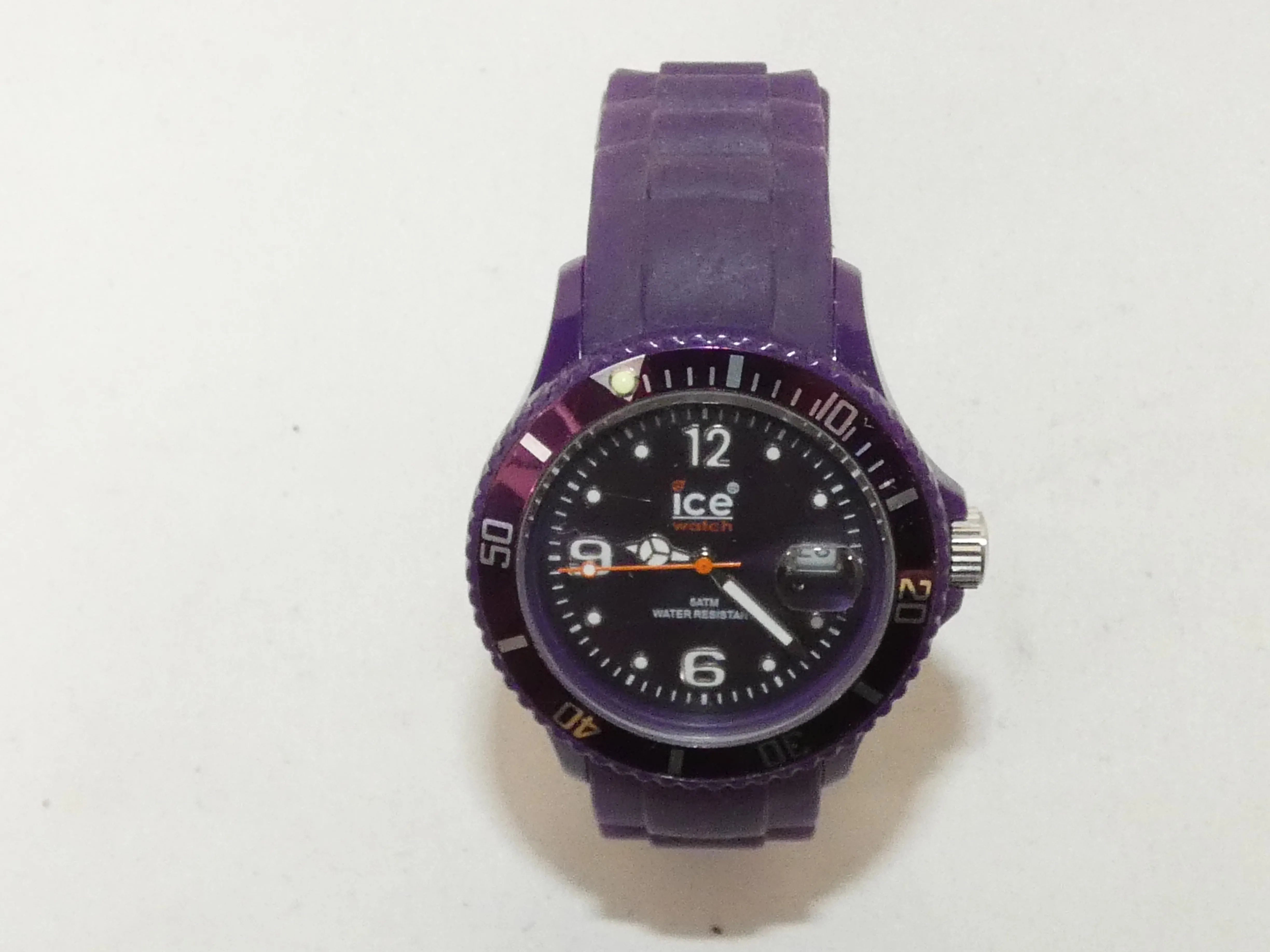 Montre - ICE WATCH mauve avec affichage du jour